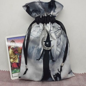 Deluxe Tarot Karten Beutel Tasche, gefütterter Beutel, handgefertigter -Hexe- Krähe-Mond-Charme-tibetische Silberperlen-Neues Design