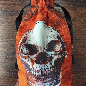 Samt und Schädel Tasche, gefütterte Tasche, handgefertigt -tibetanische Silberperlen- Neues Design