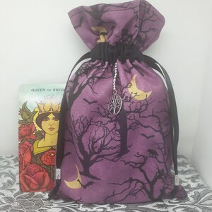 Deluxe Tarot Karten Beutel Tasche, gefütterter Beutel, handgefertigt -Baum-Mond-Fledermaus-Charme-Tibetanische Silberperlen-Neues Design