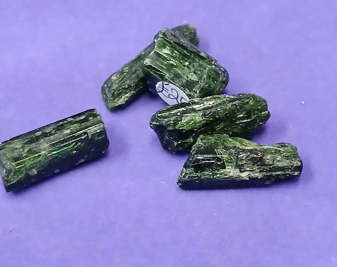 Chrome Diopside-Creativity and Awareness-Gift-Yourself-Friends-Family-Loved One