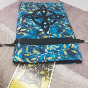 Deluxe Tarot Karten Tasche, gefütterte Tasche, handgefertigt - Stickerei - Hexenknoten - tibetische Silberperlen - Neues Design