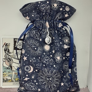 Deluxe Tarot Karten Beutel Tasche, gefütterter Beutel, handgefertigt -Blau-Sonne-Mond - Sterne-Charme-Tibetanische Silberperlen-Neues Design