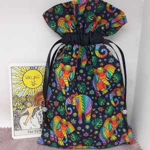 Deluxe Tarot Karten Tasche, gefütterte Tasche, handgefertigt - Regenbogen Elefant - Tibetsilber Perlen - Neues Design