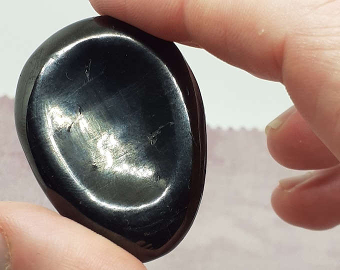 Jet Thumbstone 5 cm x 3.4 cm - Protection Stone- " old soul "- reincarnation