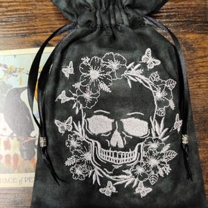 Deluxe Tarot Karten Beutel Tasche, gefütterter Beutel, handgefertigte Stickerei- Schädel- tibetische Silberperlen- Neues Design