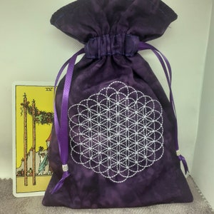 Deluxe Tarot Karten Tasche, gefütterte Tasche, handgefertigte - Stickerei- Blume des Lebens - Tibetanische Silberperlen - Neues Design