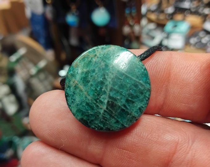 Apatite-Cabochon Round - 25 mm-Black Cord- Gift Box- Gift-Yourself- Friends-Family-Loved One-Gift Box