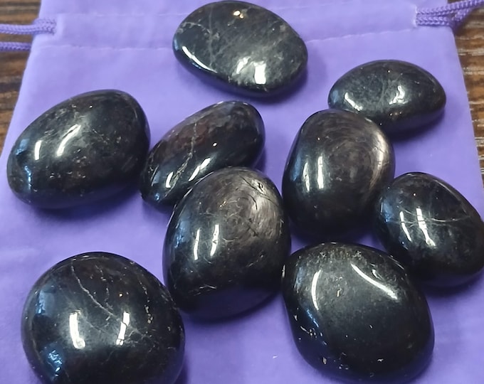 Hyphersthene-Tumbled-Stone of Magic-Gift-Yourself-Friends-Family-Loved One