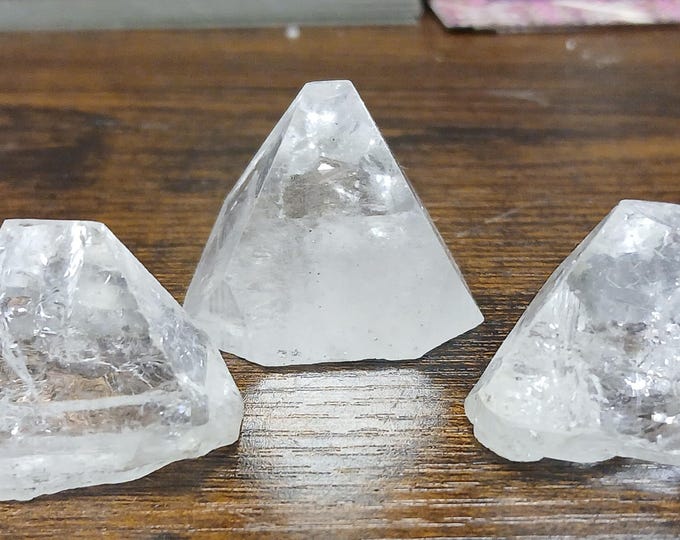 Apophyllite-Pyramid- 25 mm-Gift-Yourself-Friends-Family-Loved One