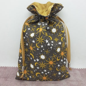 Funda para cartas del tarot, Forrada, Hecha a mano, Marrón, Sol, Luna, Estrellas, Algodón, Cinta, Cuentas plateadas