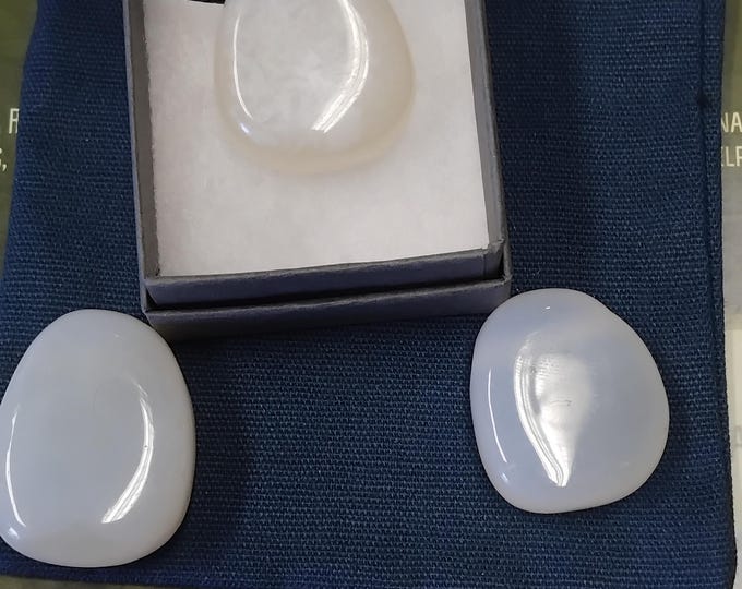 White-Cream-Agate - Pendant- Black Cord - Gift-Yourself- Friends-Family-Loved One-Gift Box