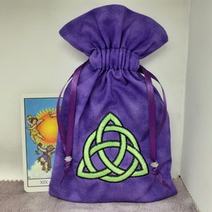Deluxe Tarot Karten Tasche, gefütterte Tasche, handgefertigte -Stickerei- Triquetra - tibetische Silberperlen - Neues Design