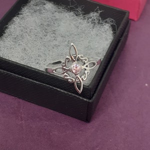 Sterling Silber Hexenknoten Ring: Pink CZ Göttin Kollektion
