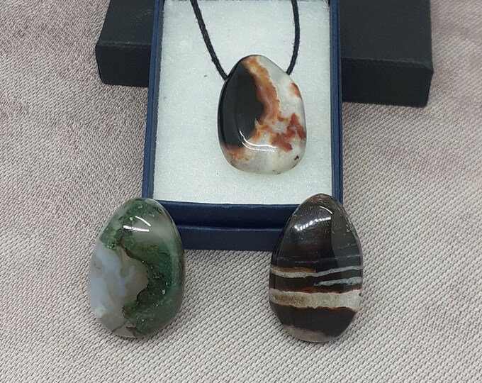 Agate- Pendant- Black Cord- Gift Box- Gift-Yourself- Friends-Family-Loved One-Gift Box