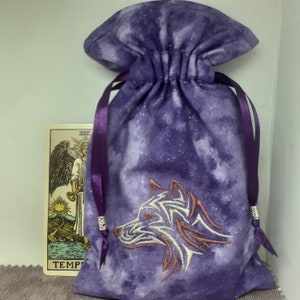 Deluxe Tarot Karten Beutel Tasche, gefüttertes Beutel, handgefertigt - Stickerei - Wolf - Tibetanische Silberperlen - Neues Design