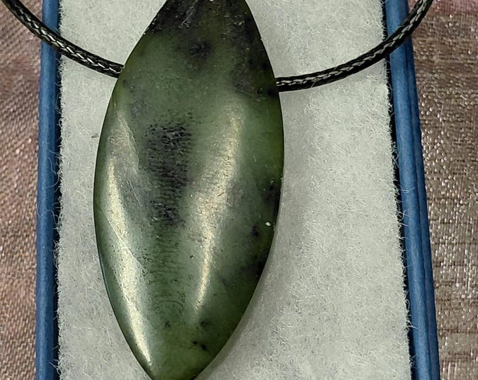 Cabochon drop Nephrite (Indonesia) drilled, 5,5 cm-Pendant-Black Cord