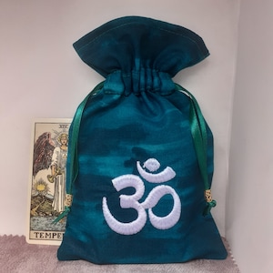 Bolsa de cartas de Tarot de lujo Bolsa, bolsa forrada, hecha a mano -Bordado- OM -Cuentas de plata tibetana- Nuevo diseño
