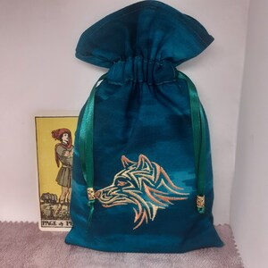 Deluxe Tarot Karten Beutel Tasche, gefüttertes Beutel, handgefertigt - Stickerei - Wolf - Tibetanische Silberperlen - Neues Design