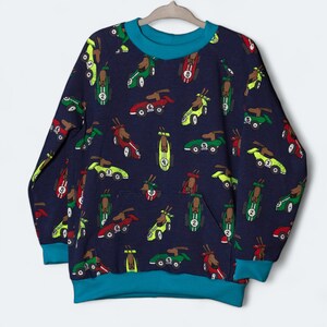 Sweatshirt - honden die in auto's rijden - maat EU 104