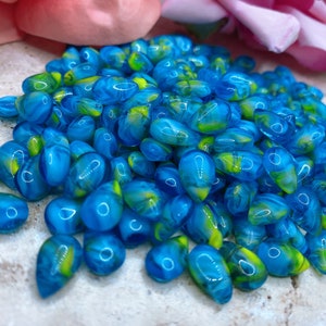 Two toned teardrop glass beads (28 pcs)