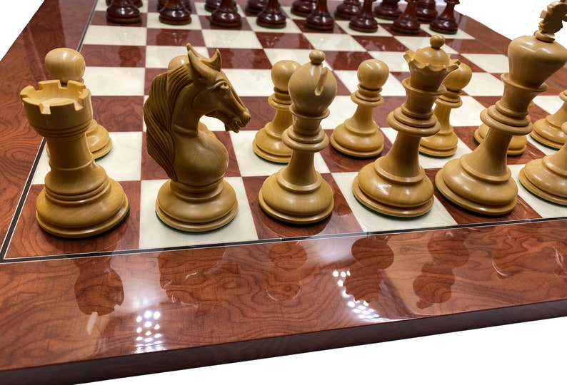 Chess board Ferrer red glossy & Unicorn luxury chess set image 3