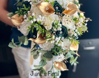 Elegant Cascading White Emerald Green Gold Bridal Bouquet, Dark Green Cream babybreath Wedding Bouquet, Teardrop Gold Bling Sparkles Bouquet