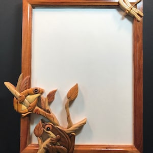 Wunderschöner handgefertigter 3-dimensionaler Intarsia Wood Art FROG MATES Wandspiegel aus Holz