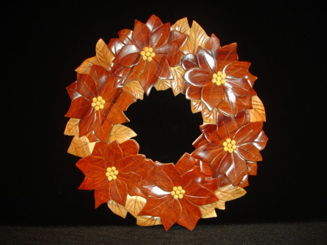 Beautifully hand crafted 3 dimensional Intarsia Wood Art POINSETTA WREATH Sign Wall Plaque