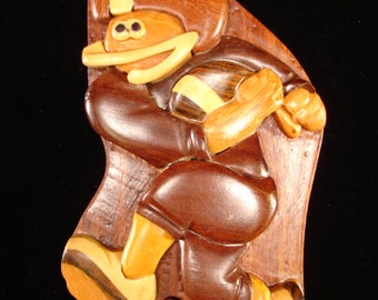 Beautifully hand crafted 3 dimensional Intarsia Wood Art AMERICAN FOOTBALL PLAYER Puzzle Wooden Box