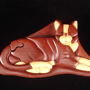 Caja de madera con rompecabezas KITTY CAT con arte en madera en intarsia tridimensional bellamente elaborada a mano
