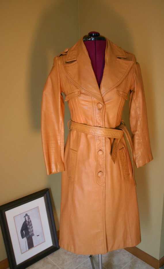 1970s Vintage women’s tan stiff leather trench coa