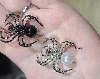 Spider Brooch, Spider Pin, Halloween Brooch, Halloween Pin, Pearl Brooch, Pearl Pin