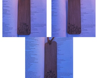 Bookmark Wooden Flowers Engraved with Faux-leather Tassel