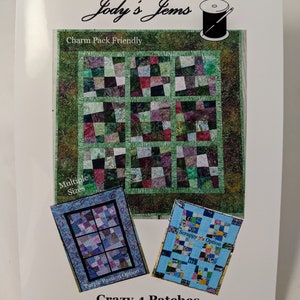 Puede incluir: Un patrón de acolchado para una colcha "Crazy 4 Patches", con un diseño de patchwork verde, morado y azul. El patrón está etiquetado como "#SNS125" y se describe como una "Colcha de recortes O paquete de encantos".