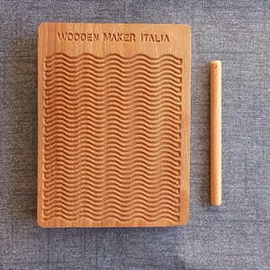 Mod. ONDE. Gnocchi/cavatelli/garganelli wood tablet . Beech tree and oil for food use. Size 11x15 cm