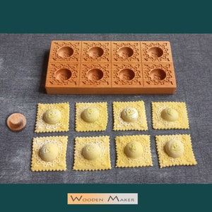 Ravioli  mold  &quot;Triquetra&quot;. 8 cavities. Do it Fast and Simple! Equipped with pestle. Raviolo 5x5cm, stuffed 2,5 cm.
