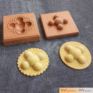 Raviolo gourmet. Mod. &quot;SPHERE&quot;. Beech mold for pasta fresca. Size 8x8 cm. Mold and counter mold to  to speed up and improve the realization.