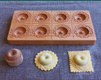 Ravioli mold "RING". 8 cavity , raviolo 5x5 cm . Wood and certificate oil