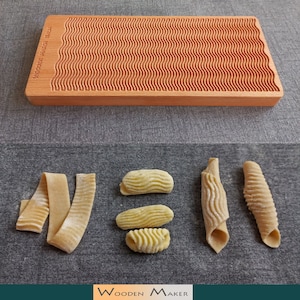 GNOCCHI, TAGLIATELLE, GARGANELLI board. Mod. &quot;Onde&quot;. Board for tagliatelle, garganelli and gnocchi. 30x13 cm. Wood and certificate oil.