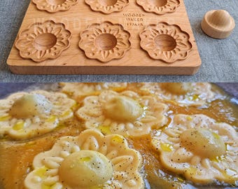 May include: A wooden mold for making flower-shaped pastries, with five individual molds and a separate wooden plunger. The mold is made by Wooden Maker Italia. The bottom image shows the finished pastries, which are golden brown and have a flower shape.
