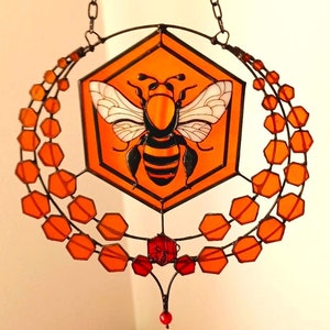 honeycomb,bee,Hanging Glass, suncatcher,stained glass decor,round wreath,glass wreath,Insect art,copper wirework bee,orange bee,garden decor