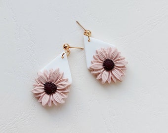 Daisy Earrings/ Flower Earrings/ Floral Earrings/ Daisy Jewelry/ Polymer Clay Earrings/ Statement Earrings/ Modern Earrings/ Cute Earrings