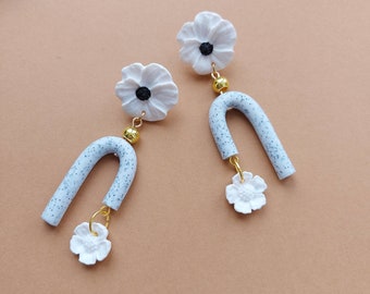 White flower clay earrings, Spring daisy statement earrings, Arch earrings