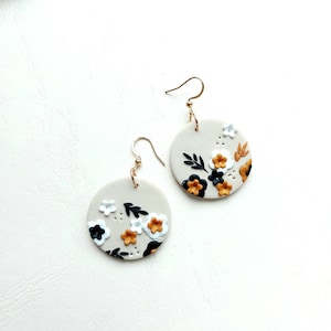 Floral clay earrings, Polymer clay earrings,  Neutral earrings, Flower earrings, Minimalist clay earrings