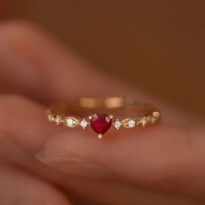 Anel de rubi em formato de coração vintage com diamantes, anel de noivado de rubi de coração vermelho, anel de promessa de rubi eu te amo, anéis de pedra de aniversário personalizados de julho