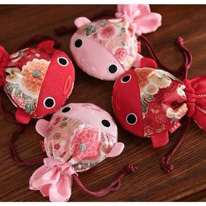 1/10/20/40/50 Sacchetto di caramelle per matrimonio cinese Sposa e sposo Decorazione cinese della doppia felicità Cerimonia del tè per matrimonio asiatico Tessuto pesce rosso CNY