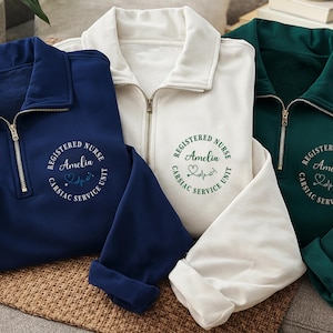 Sudadera con cremallera de un cuarto bordada con nombre personalizado, suéter con credenciales personalizadas, regalo para la Semana de la Enfermería. imagen 1