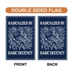 Puede incluir: Bandera de doble cara con fondo azul marino. La parte delantera y trasera de la bandera presentan una ilustraci&oacute;n blanca de un p&aacute;jaro posado en una rama, rodeado de elementos florales. El texto "RADICALIZED BY BASIC DECENCY" se muestra en ambos lados.