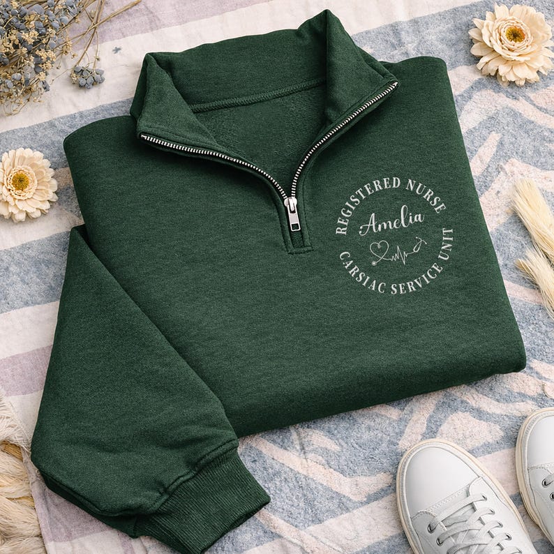 Sudadera con cremallera de un cuarto bordada con nombre personalizado, suéter con credenciales personalizadas, regalo para la Semana de la Enfermería. imagen 8