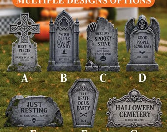 Puede incluir: Siete decoraciones de lápidas de Halloween con aspecto de piedra gris, etiquetadas de la A a la G. Cada una presenta textos y diseños únicos, incluyendo calaveras, una mano esquelética y una figura encapuchada, con inscripciones como REST IN PIECES.
